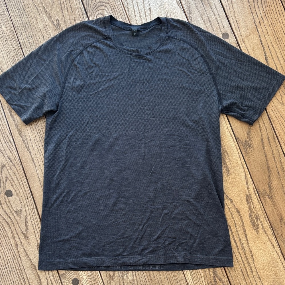 lululemon athletica Charcoal Short Sleeve Tee size Medium